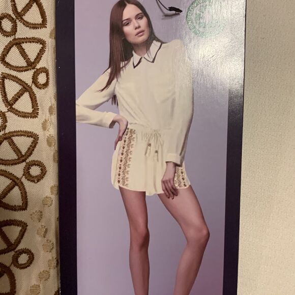 Sound/Style Size Large cream shorts with brown and tan embroidery down each… - Picture 6 of 13